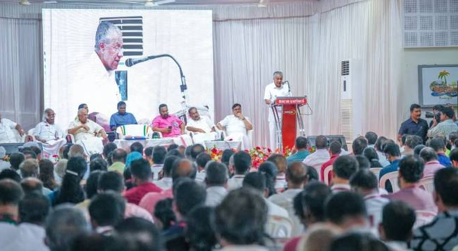 പാരമ്പര്യമായി ആയുർവേദ ചികിത്സ നൽകുന്നവരെ വ്യാജരെന്നു മുദ്രകുത്തുന്നത് തെറ്റായ പ്രവണത ; മുഖ്യമന്ത്രി