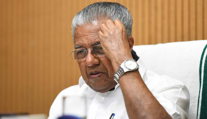 പ​ത്ത​നം​തി​ട്ട​യി​ല്‍ മു​ഖ്യ​മ​ന്ത്രി​ക്കു​നേ​രെ ക​രി​ങ്കൊ​ടി