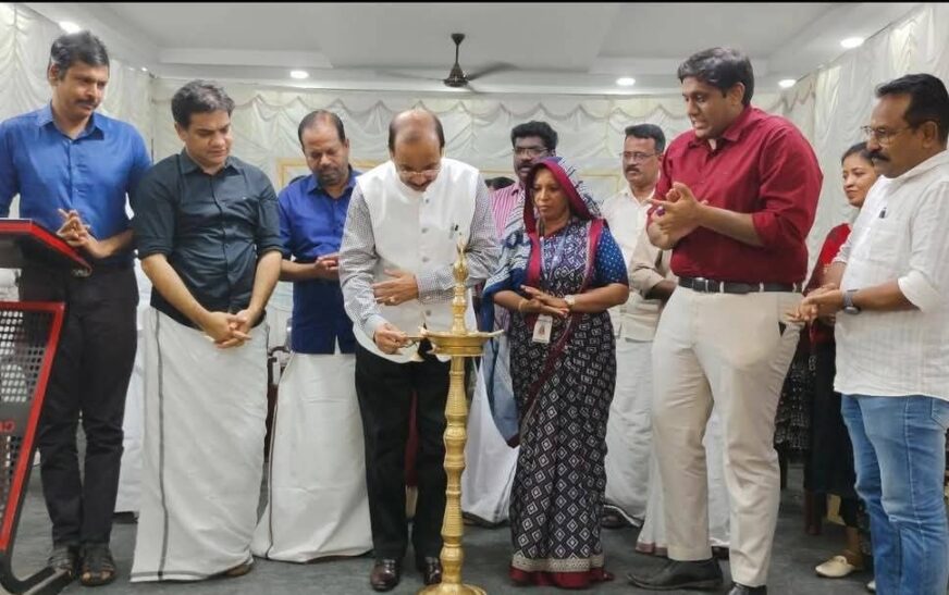 കടലാക്രമണം തടയാന്‍ കല്‍ഭിത്തി നിര്‍മ്മിക്കാന്‍ 35 കോടി രൂപ അനുവദിപ്പിച്ചു; ജനപ്രതിനിധികള്‍ക്കും ഉദ്യോഗസ്ഥര്‍ക്കും സ്‌നേഹാദരം നല്‍കി എടവനക്കാട്