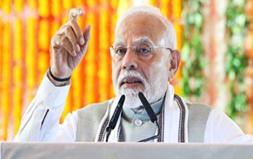 വാരണാസിയിൽ 3,880 കോടി രൂപയുടെ പദ്ധതികൾ; 44 പദ്ധതികളുടെ ഉദ്ഘാടനവും തറക്കല്ലിടലും നി‍‌ർവഹിച്ച് പ്രധാനമന്ത്രി നരേന്ദ്ര മോദി