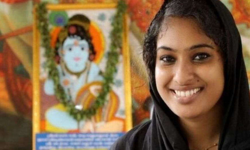 ഗുരുവായൂർ ക്ഷേത്രത്തിലെ വീഡിയോ എടുത്ത് പ്രചരിപ്പിച്ചു; ജസ്ന സലീമിനെതിരെ കേസ്