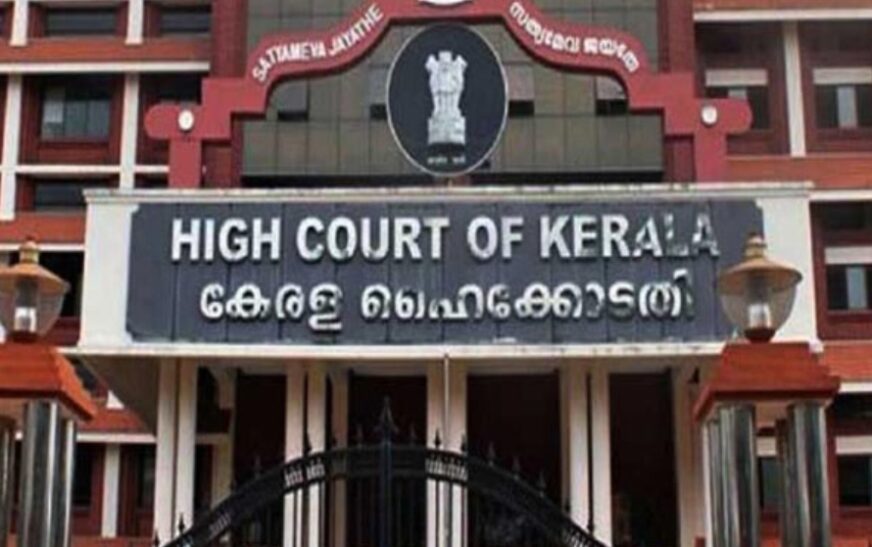വിഗ്രഹത്തിൽ അഭിഷേകം നടത്തിയില്ലെന്നാരോപിച്ച് മേൽശാന്തിയെ സ്ഥലംമാറ്റി ദേവസ്വം ബോർഡ്