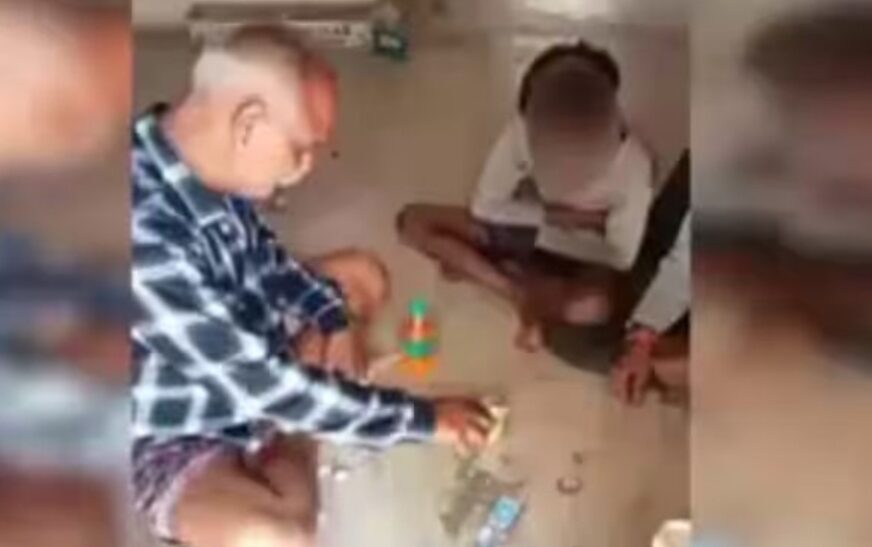 സ്കൂൾ വിദ്യാർത്ഥികളെ മുന്നിലിരുത്തി ​ഗ്ലാസ്സുകളിൽ മ​ദ്യം പകർന്നു; വെള്ളമൊഴിച്ച് കുട്ടികളോട് കുടിക്കാൻ ആവശ്യപ്പെടുന്ന വീഡിയോ വൈറൽ