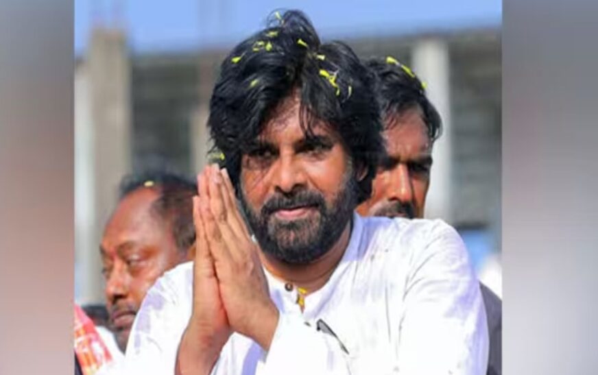 ​ഗ്രാമത്തിലെ മുഴുവൻ ആളുകൾക്കും ചെരിപ്പ് നൽകി പവൻ കല്യാൺ