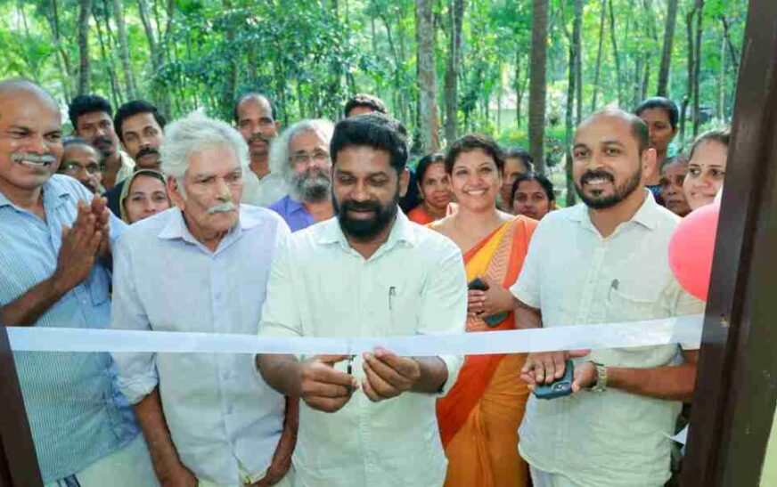 മുറ്റോളി രാമന്‍-ചിരുത സ്മാരക സാംസ്‌കാരിക നിലയം ഉദ്ഘാടനം ചെയ്തു