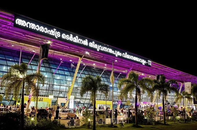 സ്വർണക്കടത്ത് കേസ്: കസ്റ്റംസ് ഉദ്യോഗസ്ഥനെ സർവീസിൽ നിന്ന് പിരിച്ചുവിട്ടു