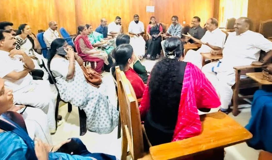 മരട് നഗരസഭാപ്രദേശത്തെ രൂക്ഷമായ കുടിവെള്ളക്ഷാമം:  കെ. ബാബു എം.എൽ.എയുടെ അധ്യക്ഷതയിൽ യോഗം ചേർന്നു