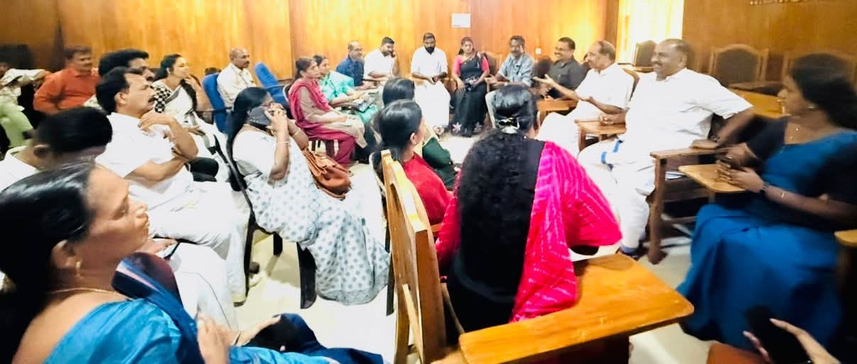 മരട് നഗരസഭാപ്രദേശത്തെ രൂക്ഷമായ കുടിവെള്ളക്ഷാമം:  കെ. ബാബു എം.എൽ.എയുടെ അധ്യക്ഷതയിൽ യോഗം ചേർന്നു