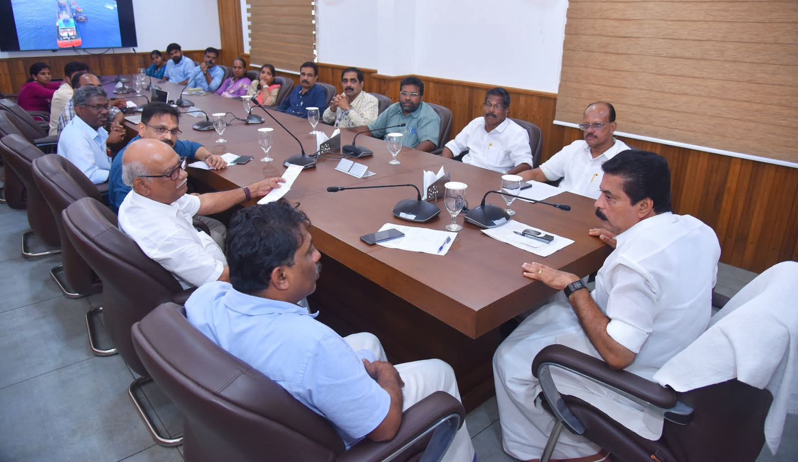 കല്ലായി പുഴയിലെ ചെളി നീക്കല്‍ 2026 മാര്‍ച്ചില്‍ പൂര്‍ത്തീകരിക്കും:  മന്ത്രി റോഷി അഗസ്റ്റിന്റെ അധ്യക്ഷതയില്‍ യോഗം ചേര്‍ന്നു