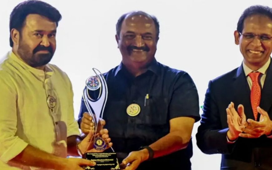 ജിഎസ്ടി കൃത്യമായി അടയ്ക്കുന്ന സിനിമാതാരങ്ങളിൽ ഒന്നാമൻ; പുരസ്കാരം ഏറ്റുവാങ്ങി മോഹൻലാൽ