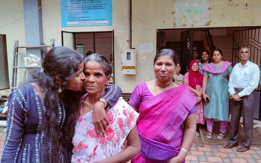 ജീവിതം തിരികെനല്‍കി ഷോര്‍ട്ട് സ്റ്റേ ഹോം; മകളുടെ കൈപിടിച്ച് സെല്‍വി മടങ്ങി