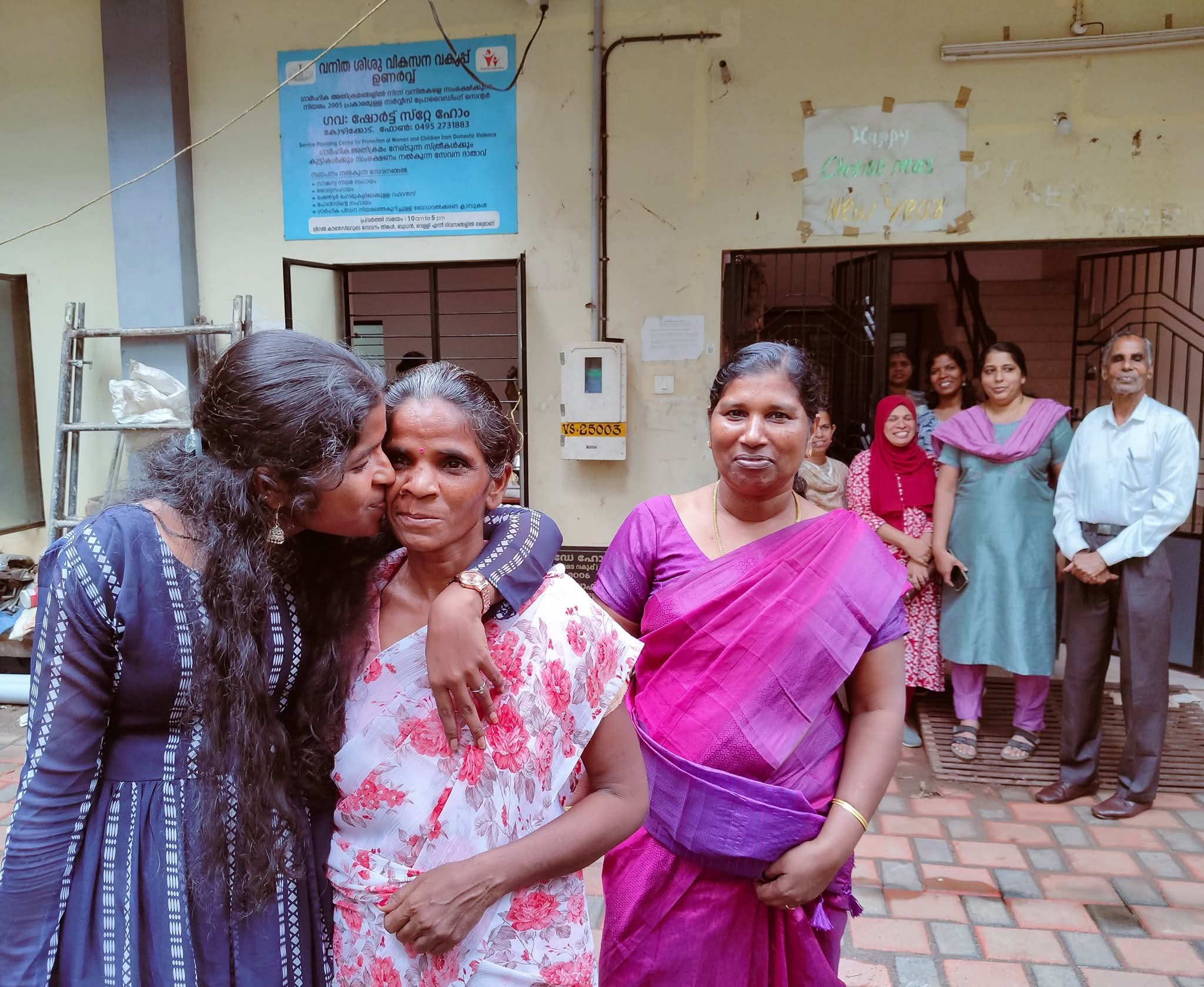 ജീവിതം തിരികെനല്‍കി ഷോര്‍ട്ട് സ്റ്റേ ഹോം; മകളുടെ കൈപിടിച്ച് സെല്‍വി മടങ്ങി