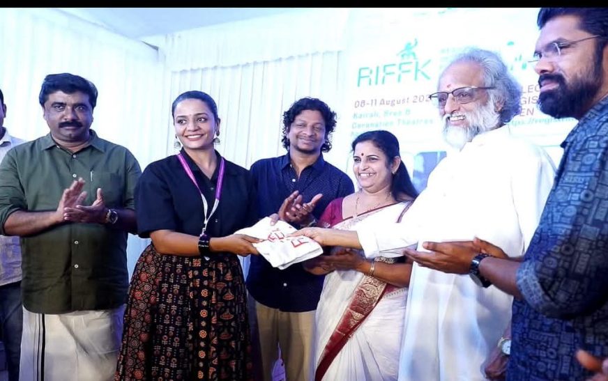 മേഖലാ രാജ്യാന്തര ചലച്ചിത്രോത്സവം: ഡെലിഗേറ്റ് കിറ്റ് വിതരണം ഉദ്ഘാടനം ചെയ്തു