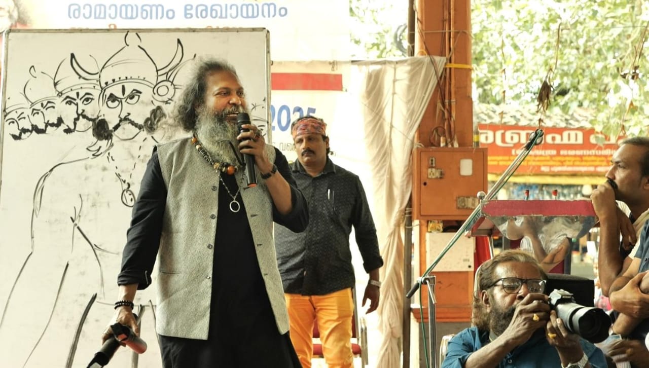 രാമായണം  രേഖായനമായി, സചിത്ര പ്രഭാഷണത്തിലൂടെ ഭക്തരെ വിസ്മയിപ്പിച്ച് ഡോ. ജിതേഷ്ജി