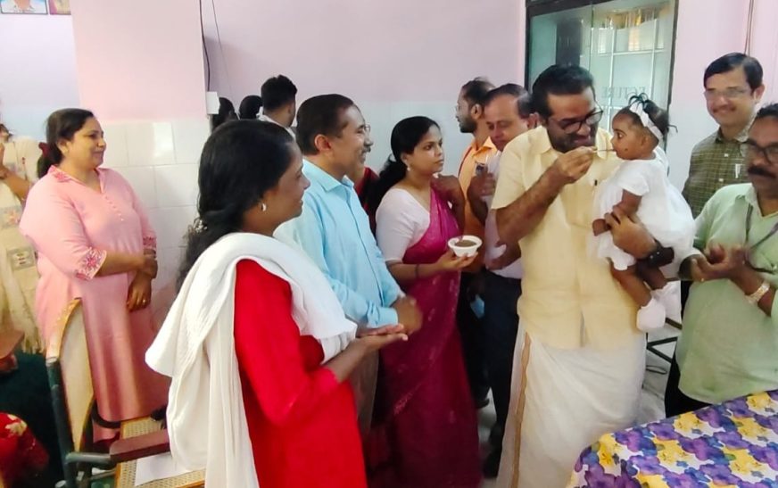 *പിഞ്ചോമനകളുടെ ആരോഗ്യം ഉറപ്പാക്കാന്‍ ഇനി ആലപ്പുഴ മെഡിക്കല്‍ കോളേജില്‍ ‘ഹാഫ് ബര്‍ത്ത് ഡേ’*     *സംസ്ഥാനത്ത് ആദ്യമായി ആലപ്പുഴ മെഡിക്കല്‍ കോളേജില്‍