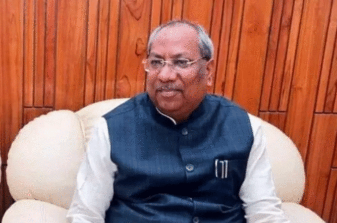 നിങ്ങൾ ഗംഗയുടെ മക്കളാണ്, അതിനാൽ ഗംഗാനദി നിങ്ങളുടെ പാദങ്ങൾ വൃത്തിയാക്കാൻ വന്നിരിക്കുകയാണ്: ദുരന്തമുഖത്ത് മന്ത്രിയുടെ ‘ആത്മീയ ഉപദേശം’