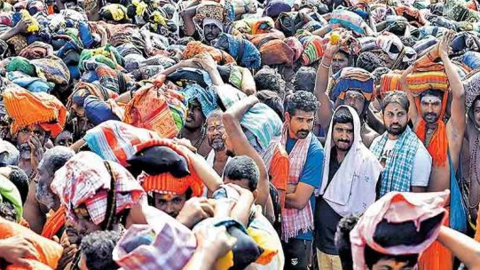 ക്രിസ്മസ് തലേന്ന് ശബരിമലയിൽ ഈ സീസണിൽ ഏറ്റവും വലിയ തിരക്ക്