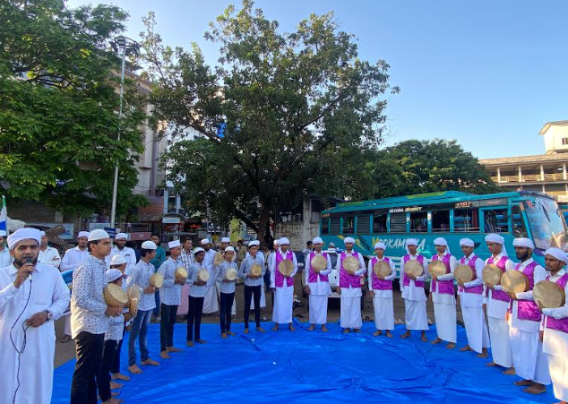 സമസ്ത സമ്മേളനം നഗരത്തെ ആവേശത്തിലാക്കി എസ് എസ് എഫ് ദഫ് പ്രദര്‍ശനം