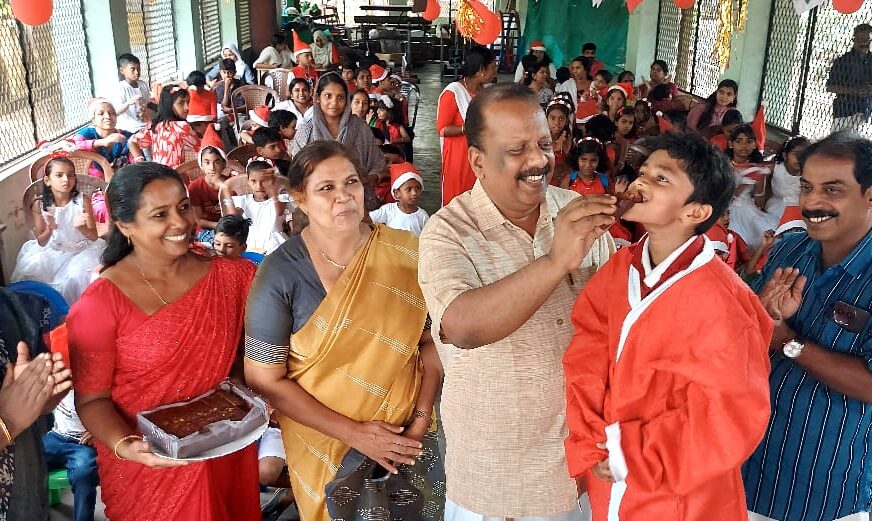 വിദ്യാലയങ്ങളിലെ ക്രിസ്തുമസ് ന്യൂയര്‍ ആഘോഷത്തിന് എംഎല്‍എയും