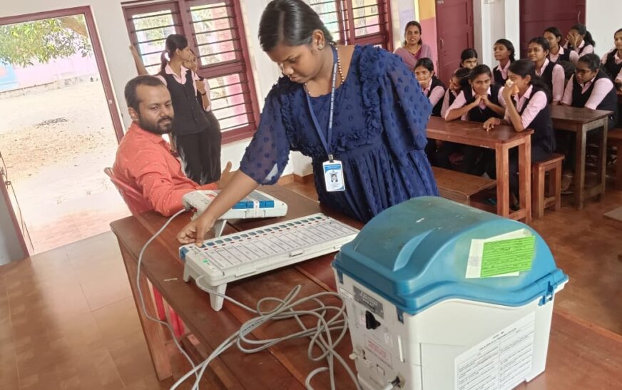 ഇലക്ടറൽ ലിറ്ററസി ക്ലബിന്റെ ആഭിമുഖ്യത്തിൽ വോട്ട് ഉത്സവം സംഘടിപ്പിച്ചു