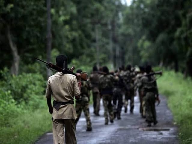 ഛത്തീസ്ഗഡിൽ ഗ്രാമവാസികളായ രണ്ടുപേരെ മാവോയിസ്റ്റ് ഭീകരർ വെടിവച്ച് കൊന്നു