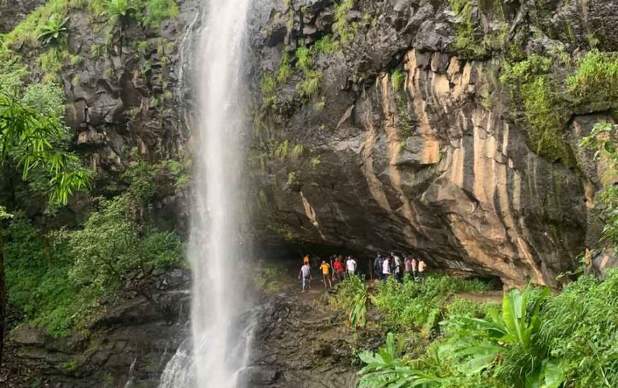 അഞ്ചാനിയിൽ സഞ്ചാരികളുടെ കുതിപ്പ് : 120 അടി ഉയരത്തിൽ നിന്ന് ഉരുളൻ പാറക്കൂട്ടത്തിനിടയിലൂടെയുള്ള അതീ മനോഹരമായ വെള്ളച്ചാട്ടം