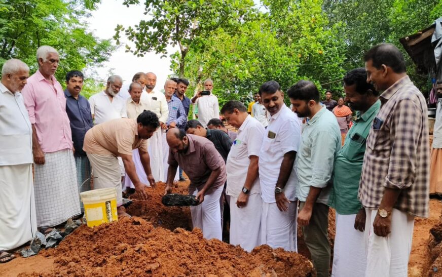 നിർധന കുടുംബത്തിന് കൈത്താങ്ങായി വെൽഫെയർ ഹോം ഒരുങ്ങുന്നു; തറക്കല്ലിടൽ നിർവഹിച്ചു