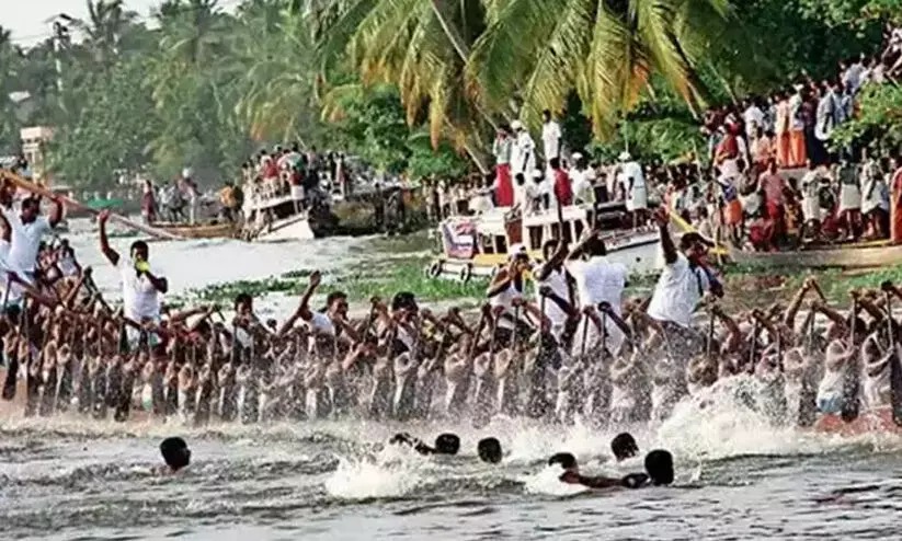 ആവേശകരമായ ചമ്പക്കുളം മൂലം വള്ളംകളിയിൽ ദിവാൻജി രാജ പ്രമുഖൻ ട്രോഫി ജേതാക്കൾ