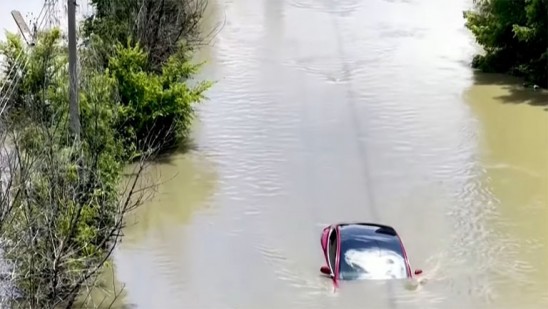 കനത്ത മഴ : ടൊറന്റോയിൽ വെള്ളപ്പൊക്കം.