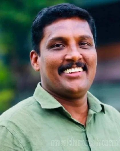 ‘തിരക്കഥ എഴുതിയത് ആരെന്ന് പുറത്ത് വരേണ്ടതുണ്ട്. വ്യാജ വാർത്ത നിർമ്മിച്ചത് ആര് ; പാർട്ടി അന്വേഷിക്കണമായിരുന്നു. ഇപ്പോൾ പരാതിക്കാരനും ഇല്ല ആരോപണം ഉന്നയിച്ച ആളും ഇല്ല.-പ്രമോദ്.