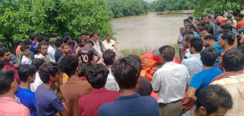 കുളിക്കാനായി ഗായത്രിപ്പുഴയിൽ ഇറങ്ങിയ രണ്ടുപേർ ഒഴുക്കിൽപ്പെട്ടു;ഒരാളെ രക്ഷിച്ചു ; 16-കാരനായി തിരച്ചിൽ തുടരുന്നു