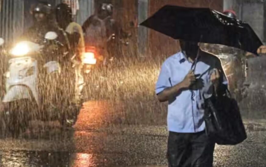 സംസ്ഥാനത്ത് അതിശക്തമായ മഴ; ബുധനാഴ്ച വരെ മൂന്ന് ജില്ലകളിൽ ഓറഞ്ച് അലർട്ട്