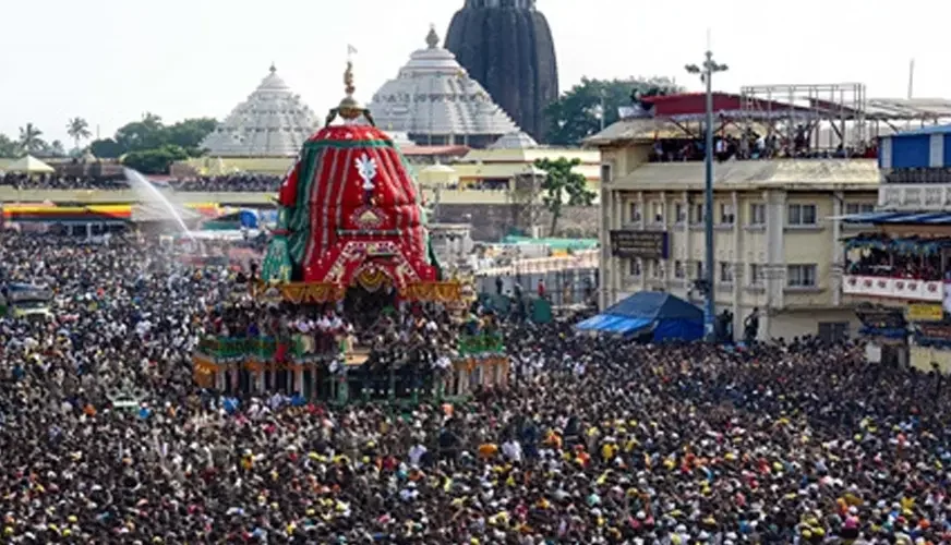 ഒഡിഷയിലെ പുരി ജ​ഗന്നാഥ ക്ഷേത്രത്തിലെ രഥോത്സവo : തിക്കിലും തിരക്കിലും പെട്ട് ഒരു മരണം. ഒട്ടേറെപ്പേർക്ക് പരിക്ക്