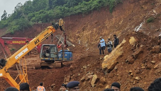 അങ്കോള മണ്ണിടിച്ചിൽ:പുഴയിൽ പരിശോധനയ്ക്ക് ഹെലികോപ്റ്ററും