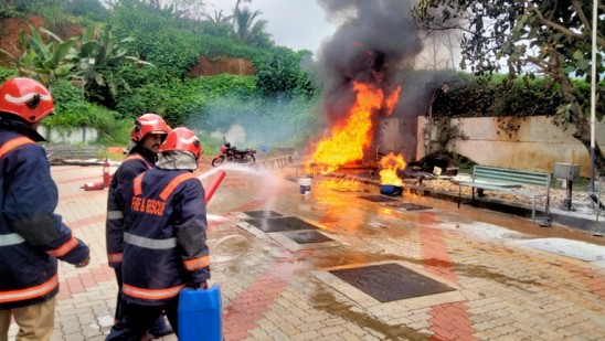 പെട്രോൾ പമ്പ് പരിസരത്ത് തീപിടുത്തം; ആളപായമില്ല