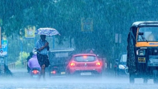 സംസ്ഥാനത്ത് കനത്ത മഴ : ജലനിരപ്പ് ഉയരുന്നു; അഞ്ച് നദികളില്‍ യെല്ലോ അലര്‍ട്ട്