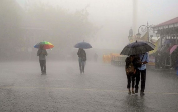 അഞ്ച് സംസ്ഥാനങ്ങളിൽ കനത്ത മഴയെ തുടർന്ന് ഓറഞ്ച് അലർട്ട് പ്രഖ്യാപിച്ചു ;