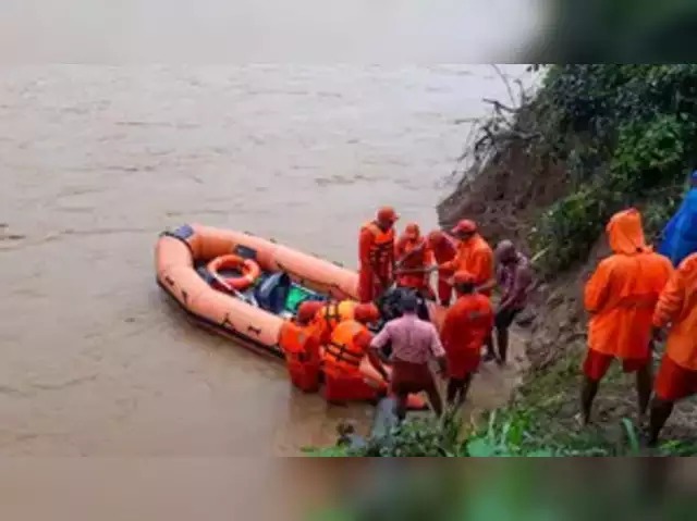 ചാലിയാർ പുഴയിൽ ജലനിരപ്പ് താഴ്ന്നതോടെ തിരച്ചിൽ ഊർജിതമാക്കി; ഇന്ന് ഒരു മൃതദേഹം കൂടി കണ്ടെത്തി