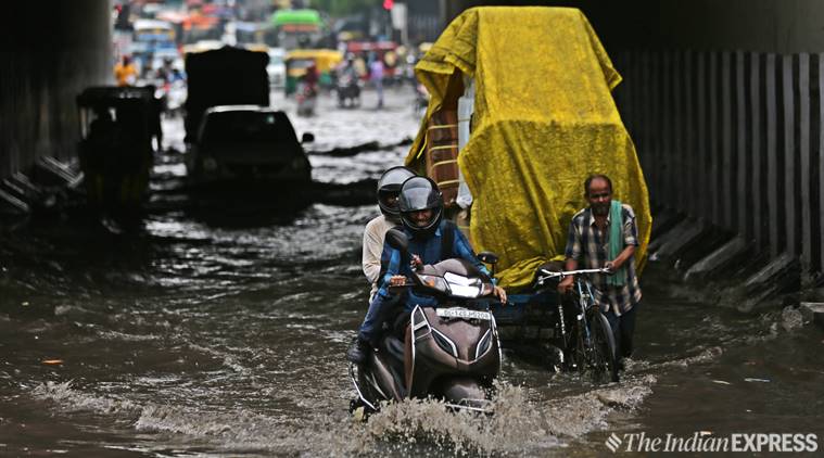 കനത്ത മഴയിൽ മുങ്ങി ഡൽഹി: 10 മരണം റിപ്പോർട്ട് ചെയ്തു