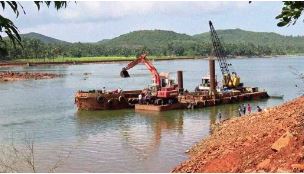 ഗംഗാവലിപ്പുഴയിൽ ലോറിയുടെ ഭാഗങ്ങൾ കണ്ടെത്തിയതായി മുങ്ങൽ വിദഗ്ധൻ ഈശ്വർ മൽപെ