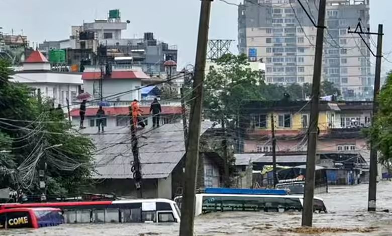 പ്രളയത്തിൽ വലഞ്ഞ് നേപ്പാൾ: മരണസംഖ്യ 170 ആയി, 42 പേരെ കാണാതായി