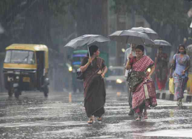 കേരളം കാണാൻ പോകുന്നത് ശക്തമായ മഴ; വിവിധ ജില്ലകളിലെ അലേർട്ടുകൾ ഇങ്ങനെ