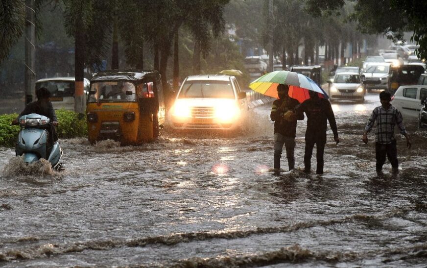 ശക്തമായ മഴ : ആന്ധ്രാപ്രദേശിലും തെലങ്കാനയിലും മരണം 24 ആയി