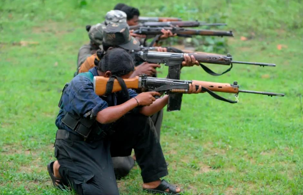 മ​ഹാ​രാ​ഷ്ട്ര​യി​ൽ മാ​വോ​യി​സ്റ്റ് ദ​മ്പ​തി​ക​ൾ കീ​ഴ​ട​ങ്ങി