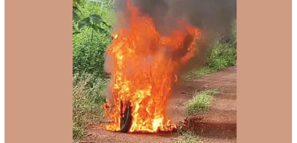 ഓ​ടി​ക്കൊ​ണ്ടി​രു​ന്ന സ്കൂ​ട്ട​റി​ന് തീ ​പി​ടി​ച്ചു