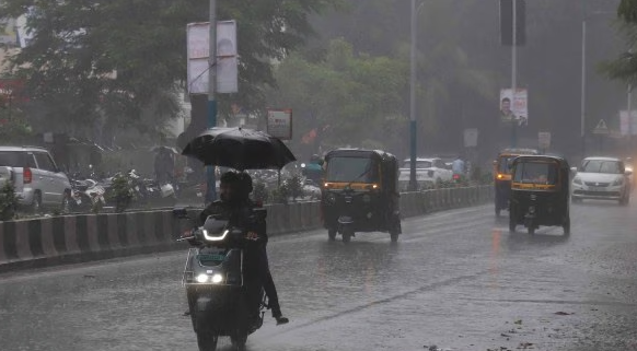 സം​​​സ്ഥാ​​​ന​​​ത്ത് ഒ​​​റ്റ​​​പ്പെ​​​ട്ട ക​​​ന​​​ത്ത മ​​​ഴ​​​യ്ക്കു സാ​​​ധ്യ​​​ത​​​