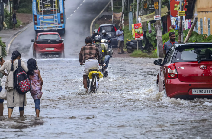 സം​സ്ഥാ​ന​ത്ത് ശ​ക്ത​മാ​യ മ​ഴ​യ്ക്ക് സാ​ധ്യ​ത