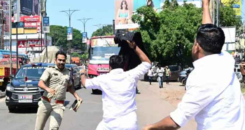 മുഖ്യമന്ത്രിക്കെതിരെ യൂത്ത് കോൺഗ്രസ് കരിങ്കൊടി കാണിച്ചു