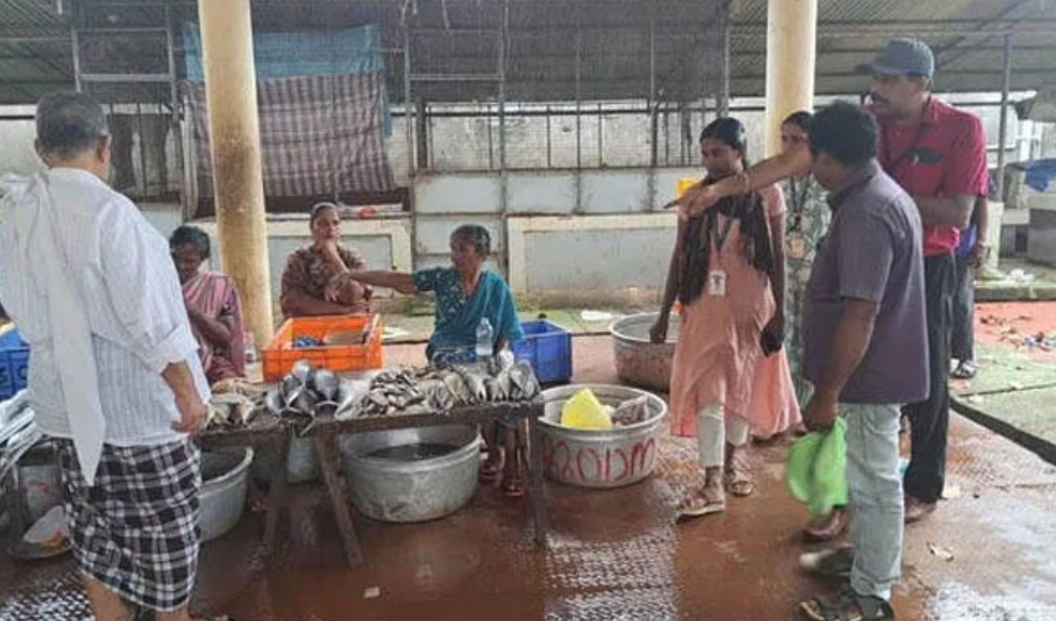 കല്ലമ്പലത്ത് പഴകിയ ഭക്ഷണവും ചീഞ്ഞഴുകിയ മത്സ്യവും പിടികൂടി