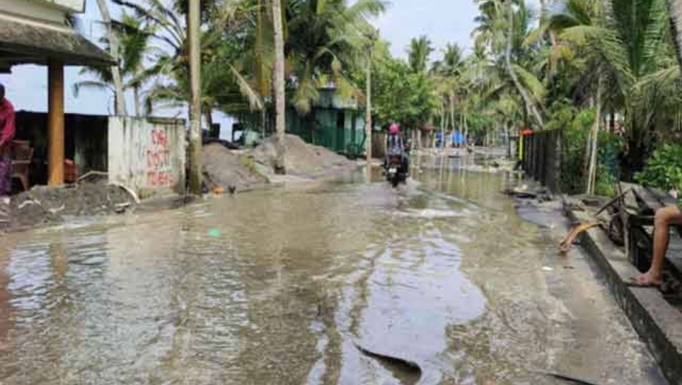 ആറാട്ടുപുഴയിലും തൃക്കുന്നപ്പുഴയിലും കള്ളക്കടൽ പ്രതിഭാസം വലിയ നാശം വിതച്ചു